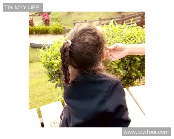 昆凌与足球明星亲密合影展现运动魅力与时尚风采的完美结合 昆凌与足球明星亲密合影展现运动魅力与时尚风采的完美结合